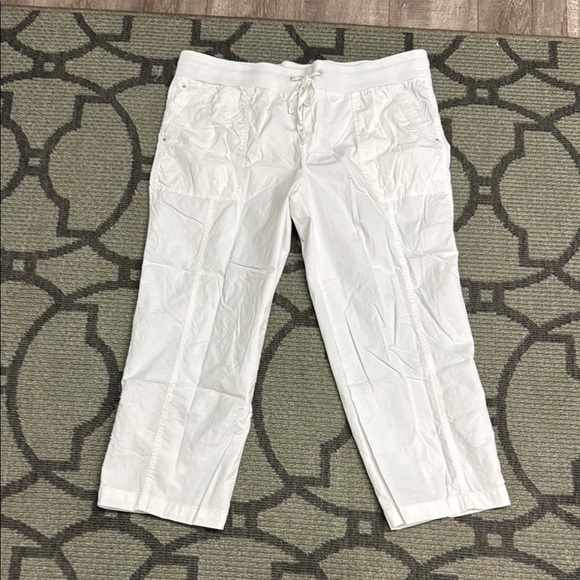 Classic Apparel Khakis & Company White Casual Pants for Women - Picture 1 of 5